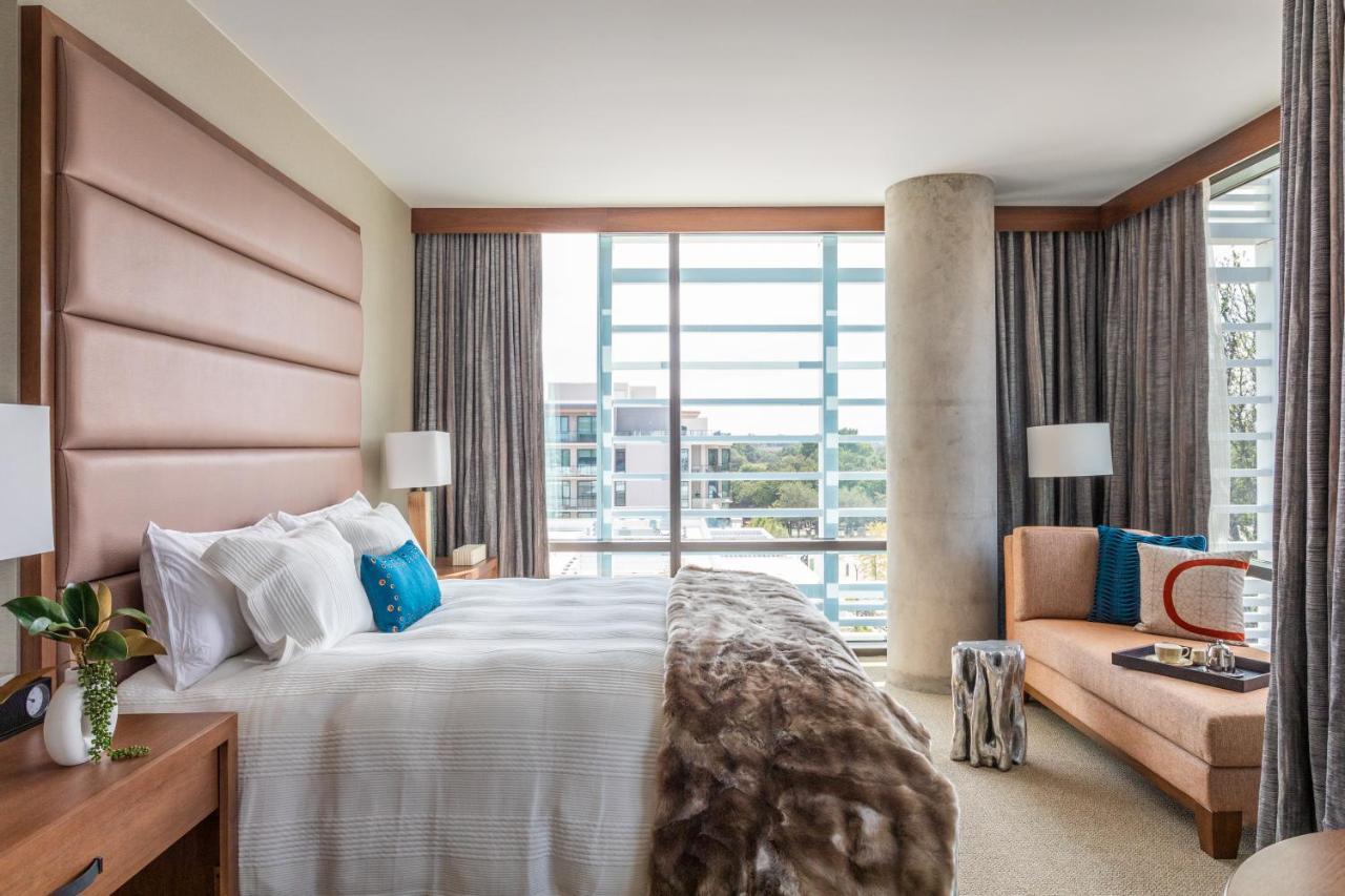 Corner King Room