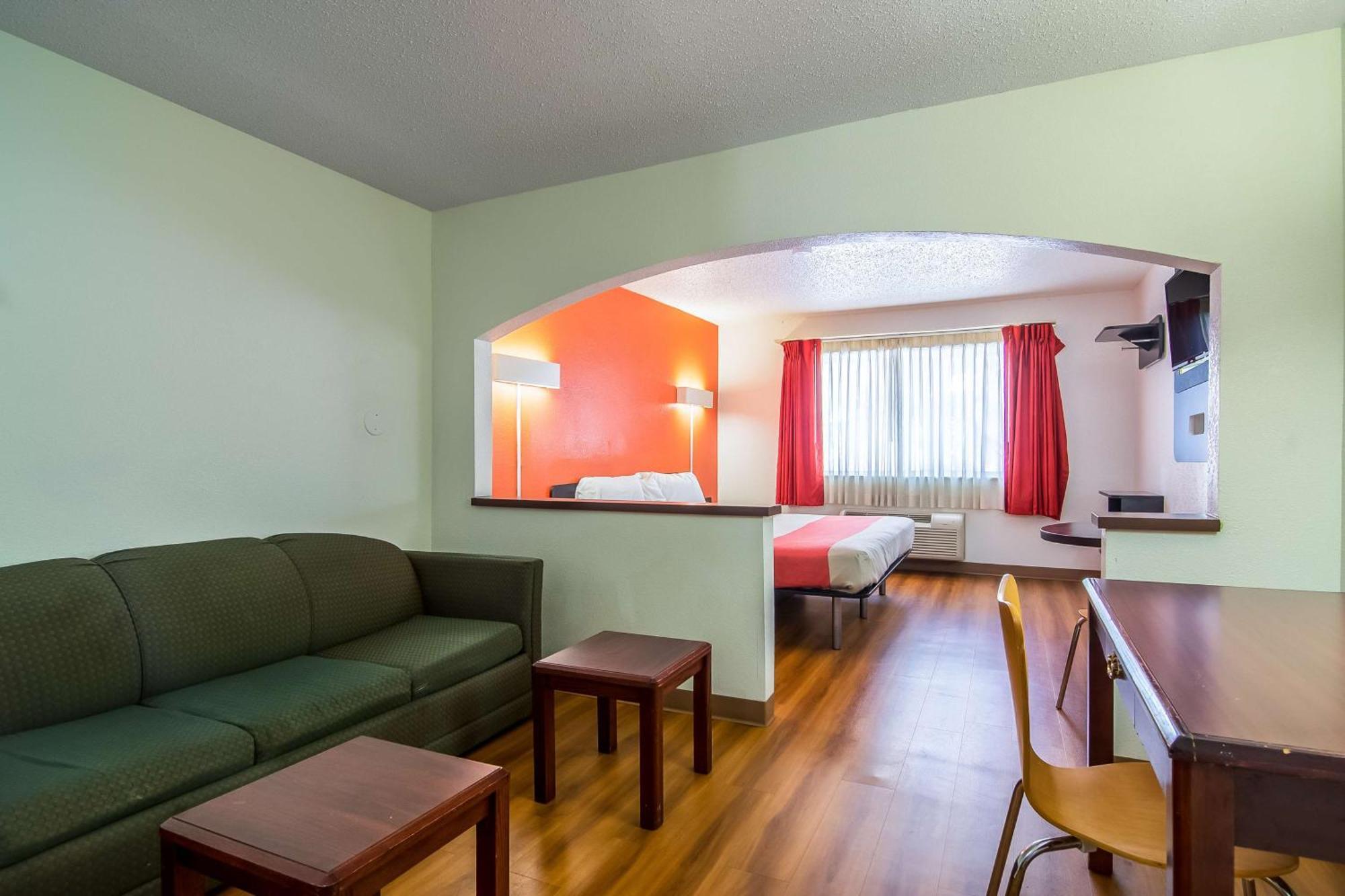 Queen Room with Two Queen Beds - Disability Access - Non-Smoking