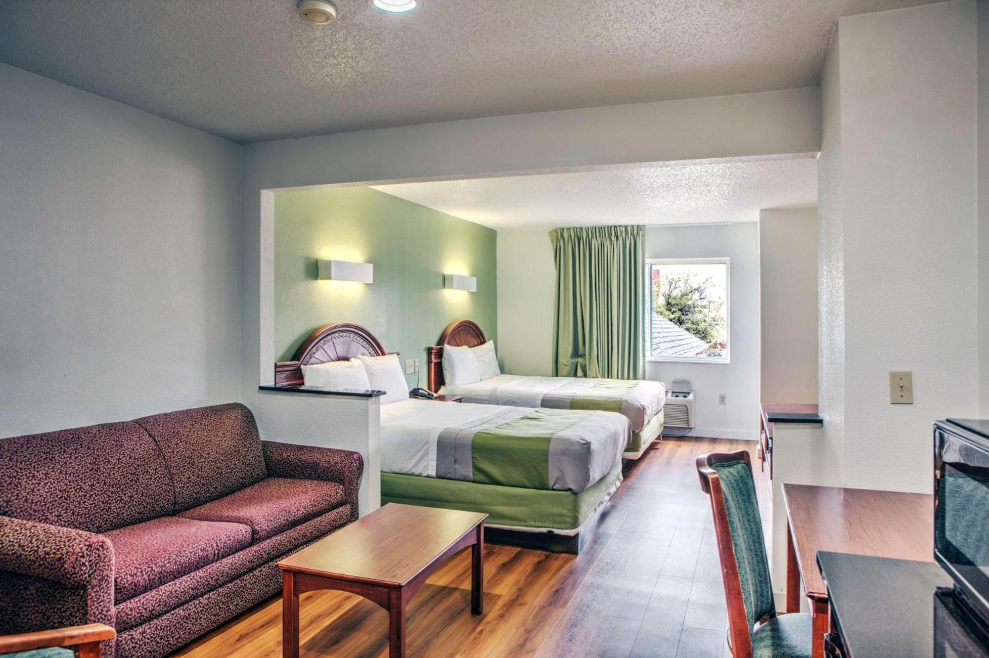 King Suite Spa Bath Smoking