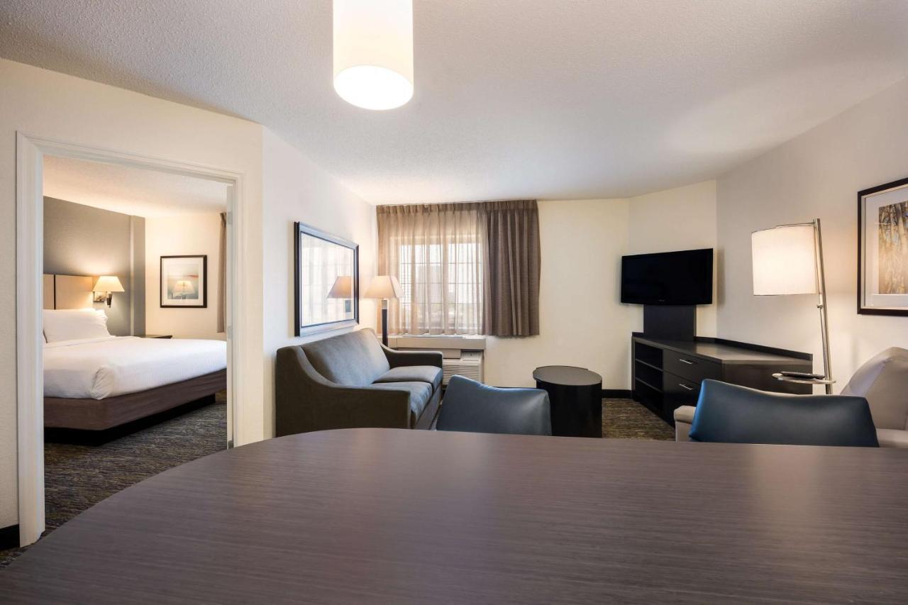 One-Bedroom Queen Suite,1325508961:JPEG