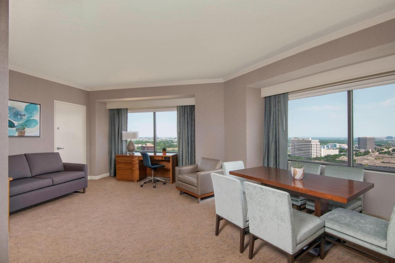 Executive One-Bedroom Suite Connecting Rooms
