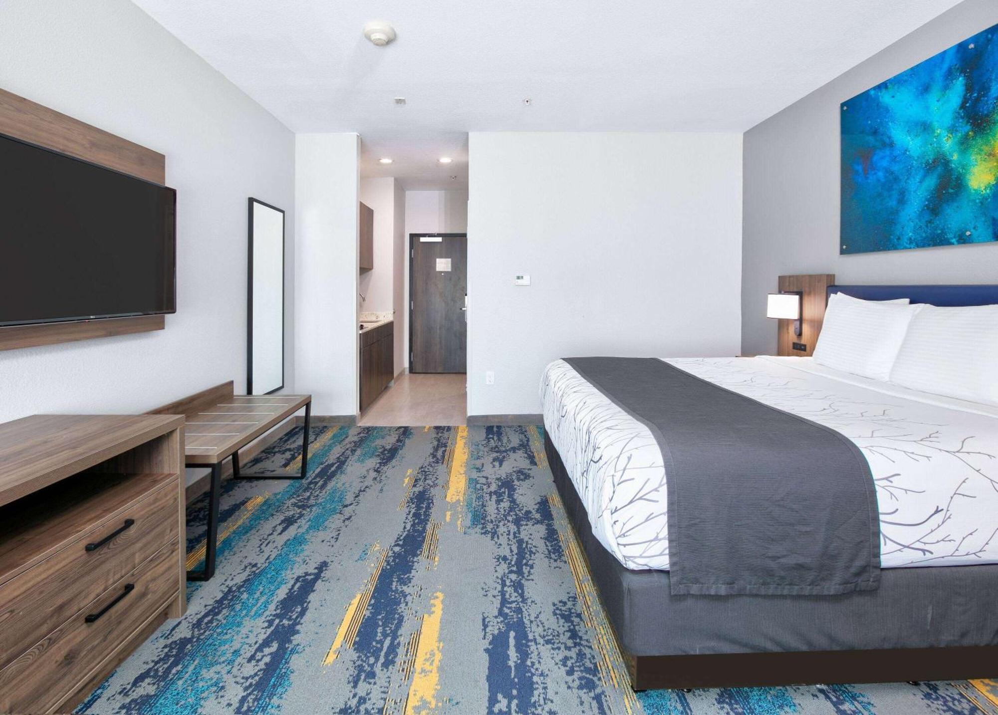 1 King Bed Mobility or Hearing Access Premier Room Roll Shower Non-Smoking,1581140853:JPEG