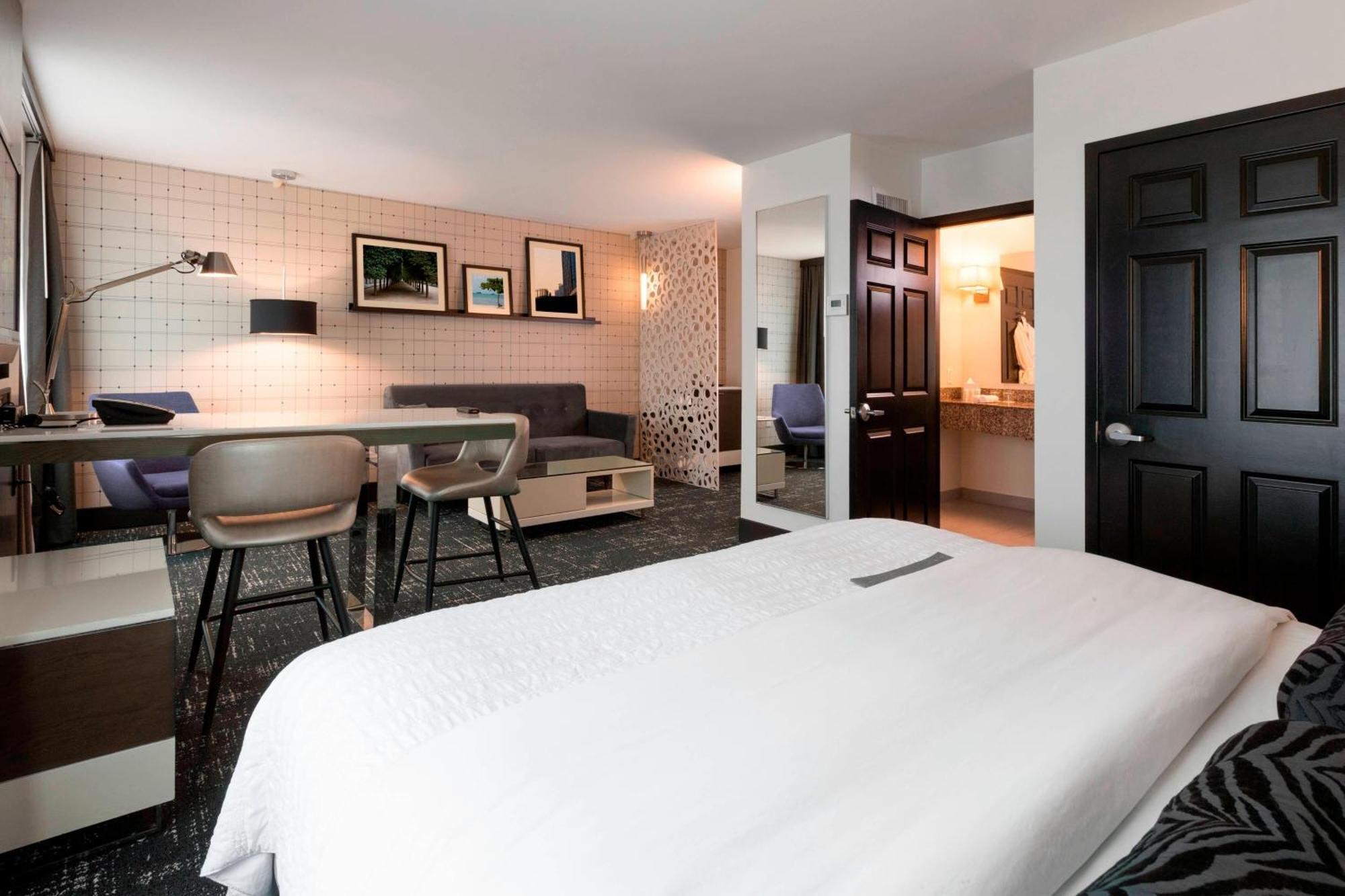 Junior Suite 1 King