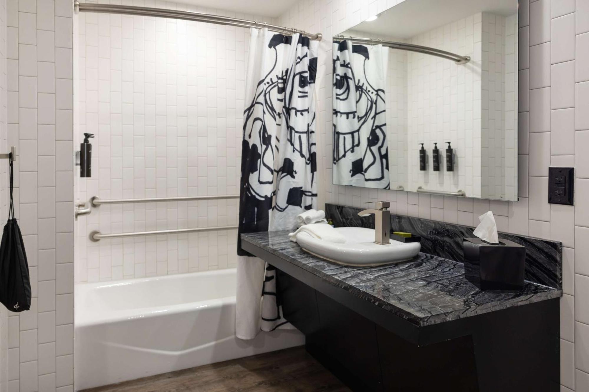 Corner King Room Bath Tub Mobility Accessible