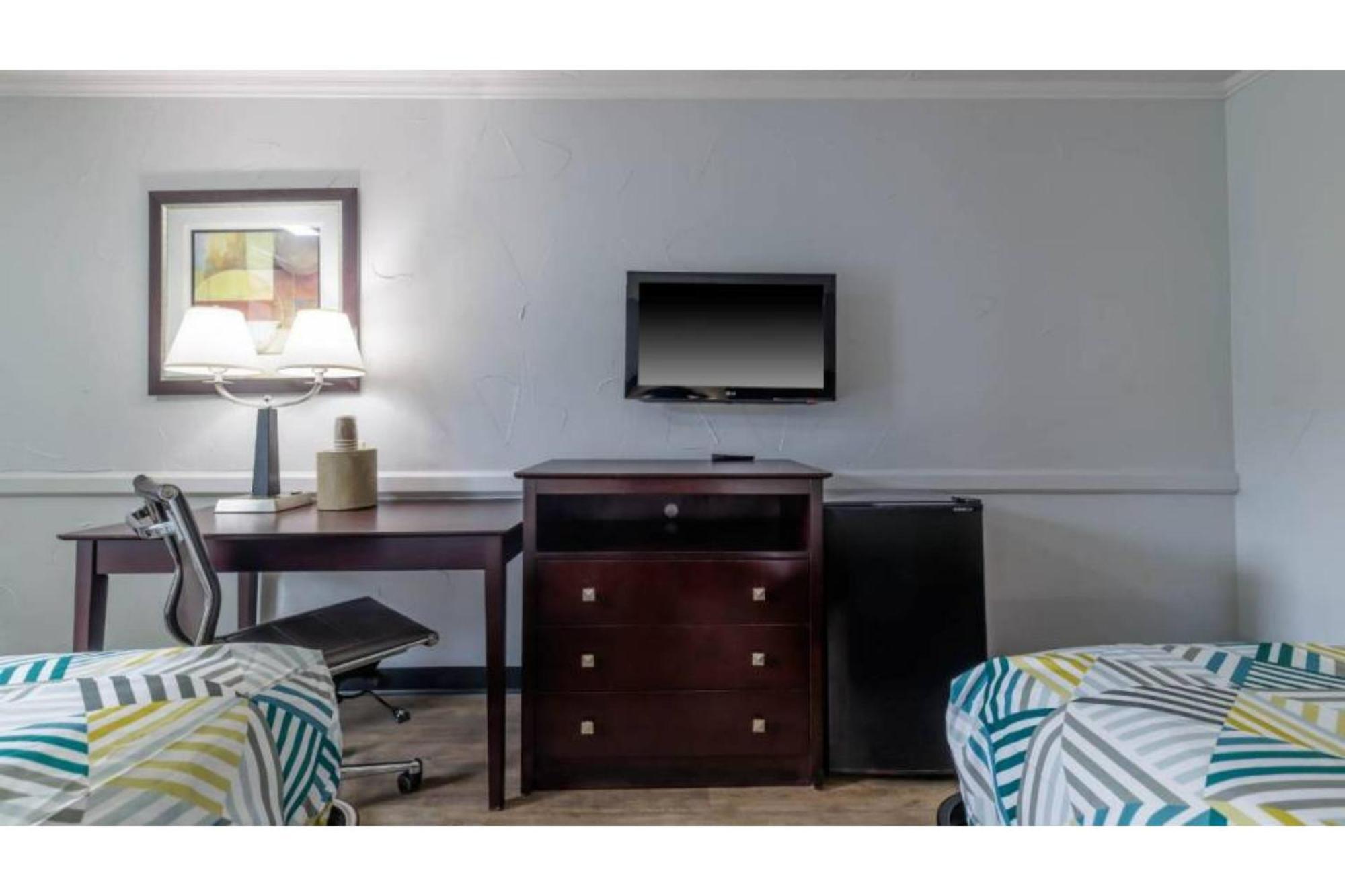 Queen Room Two Queen Beds Disability Access Non-Smoking