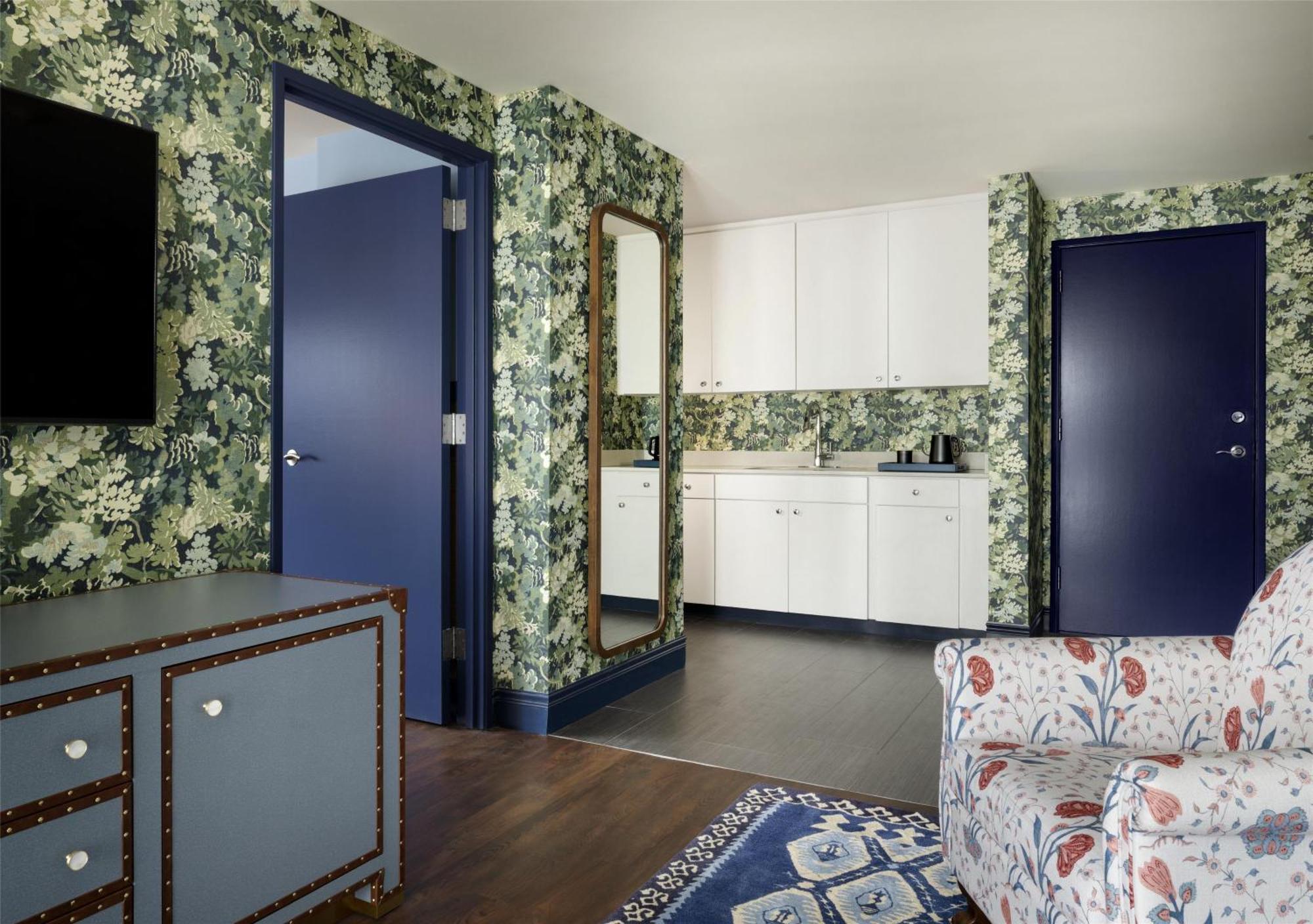 Graduate King Suite