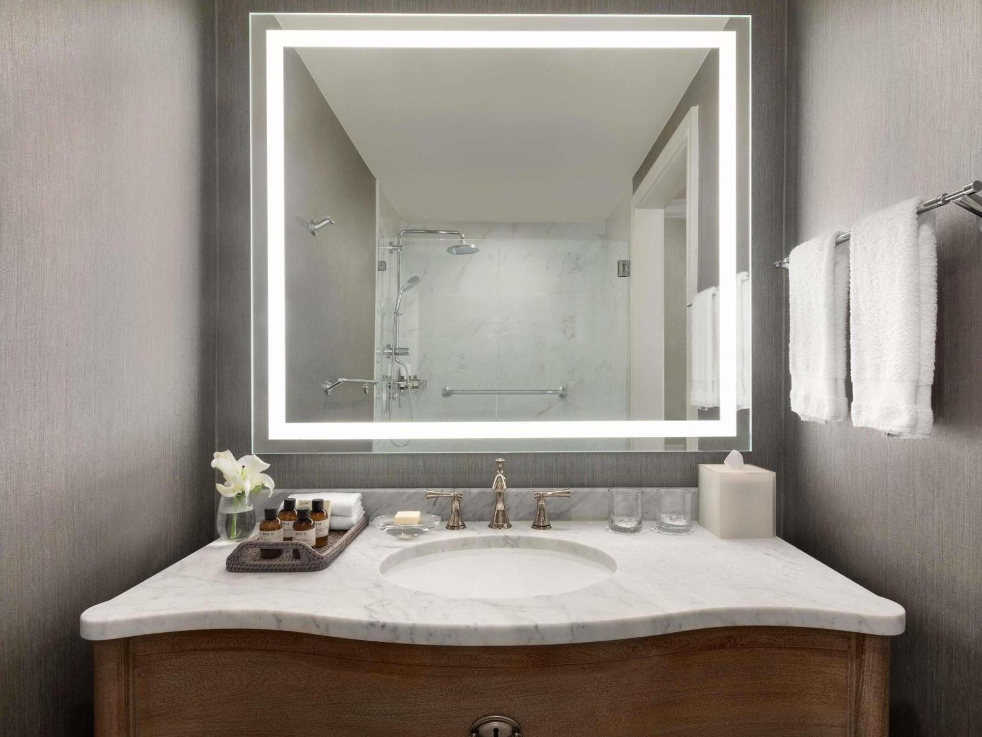 Fairmont Gold Presidential One Bedroom Suite One King Bed One Lounge Access