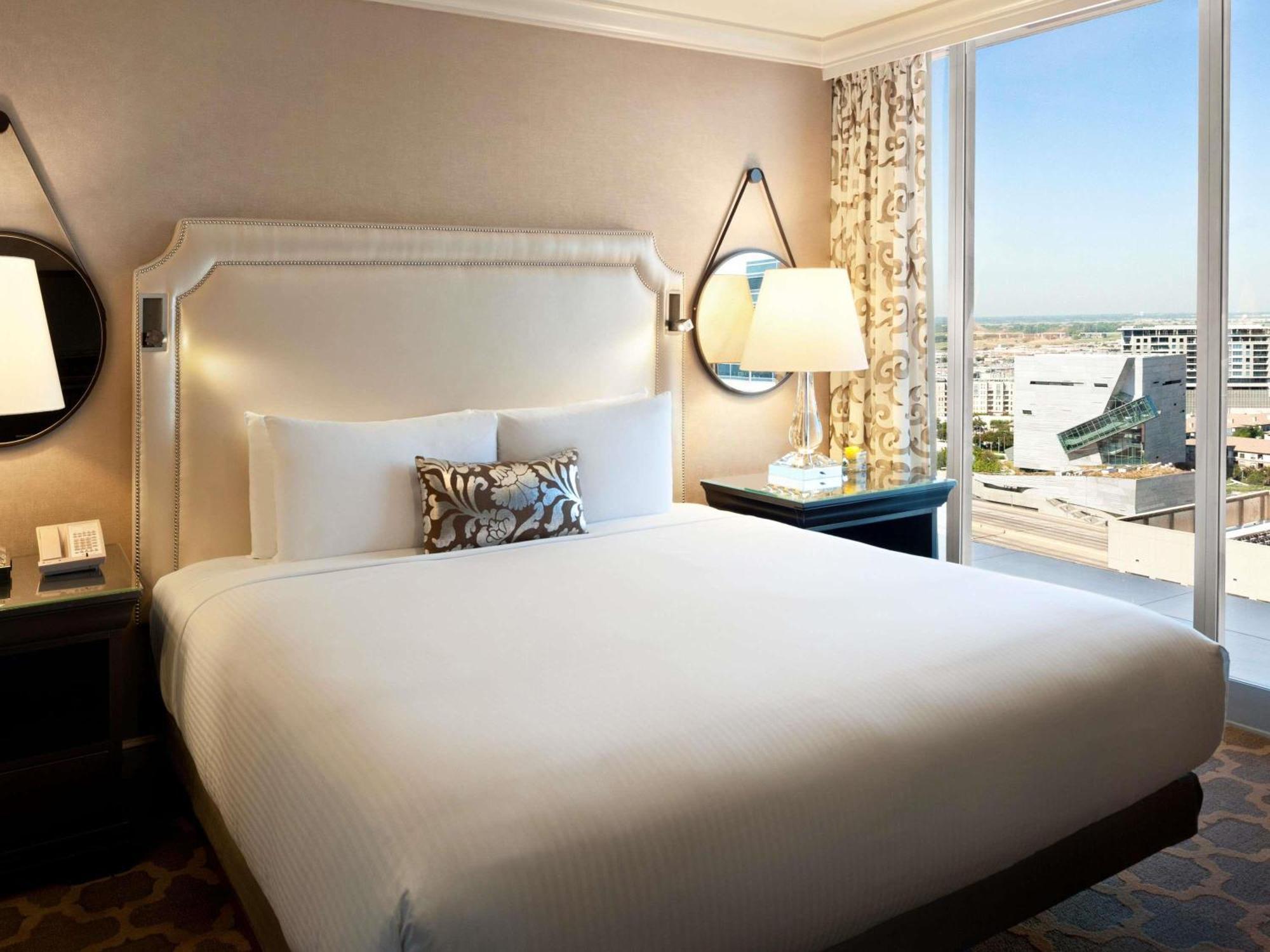 Signature Suite One King Bed City View