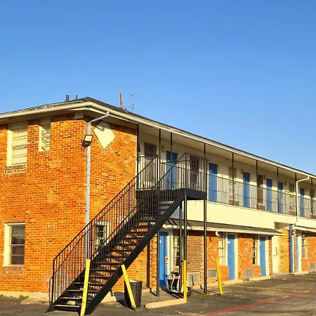 Cole Manor Motel By Oyo Love Field Market Center-3