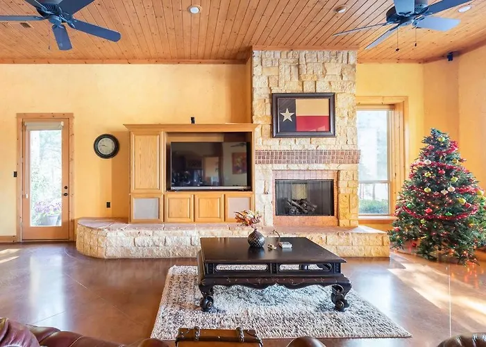 Texas Ranch House With 5 Bedroom And Fish Pond Dallas
