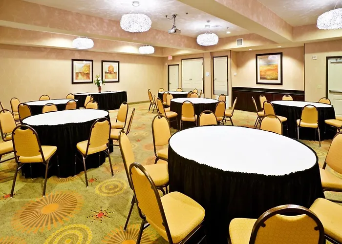 Holiday Inn Express & Suites Dallas East - Fair Park By Ihg